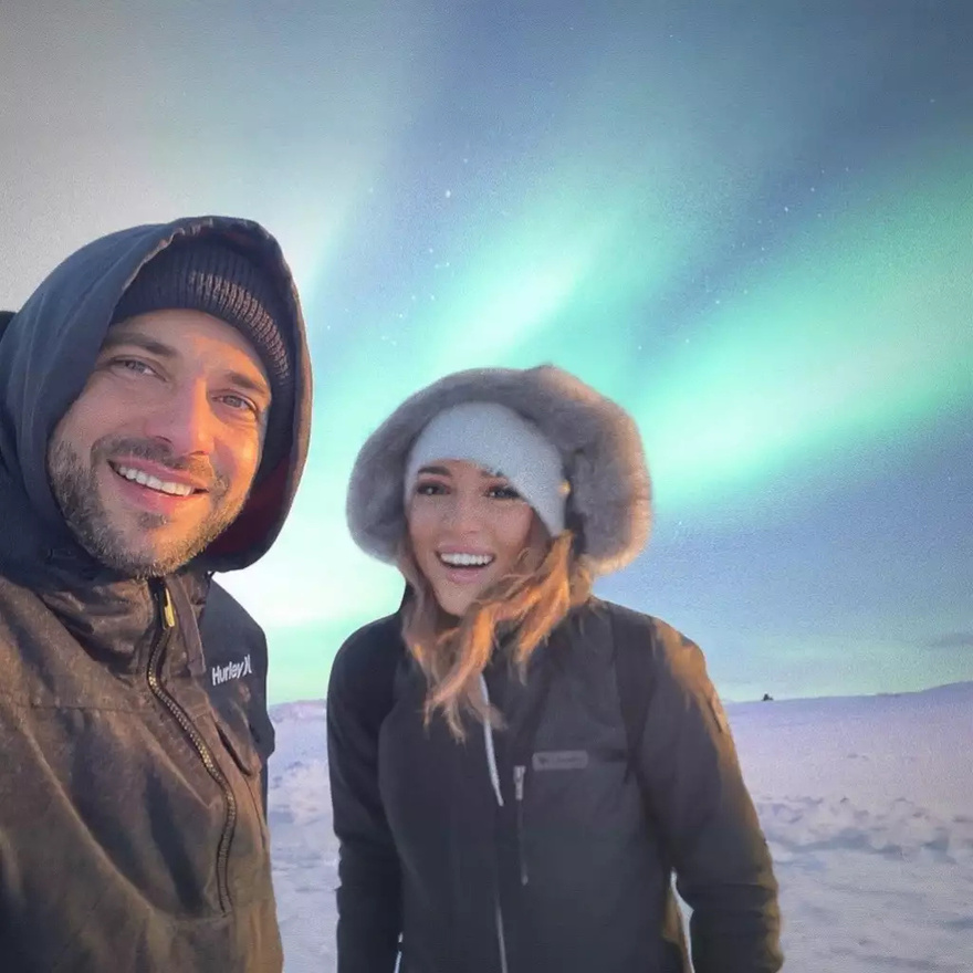 Καλομοίρα – Γιώργος Μπούσαλης: Πρωτοχρονιά στην Ισλανδία με τα τρία παιδιά τους