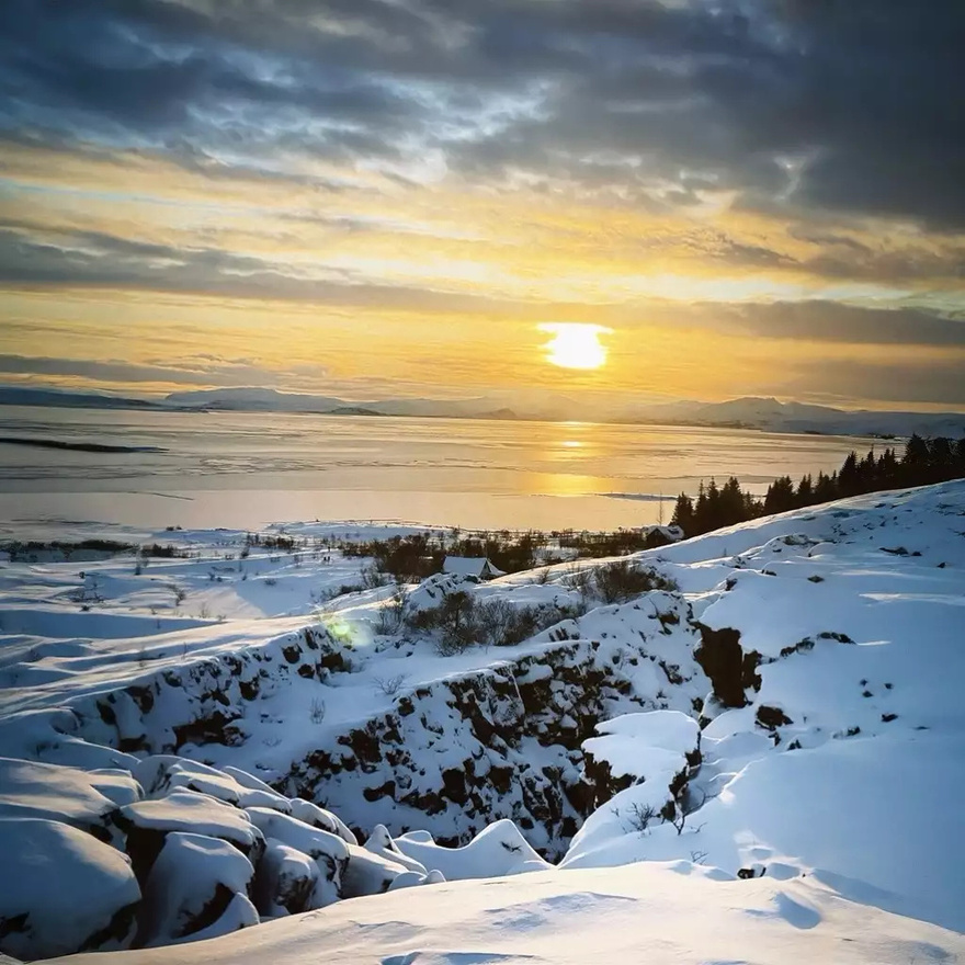 Καλομοίρα – Γιώργος Μπούσαλης: Πρωτοχρονιά στην Ισλανδία με τα τρία παιδιά τους