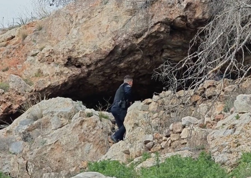 Βούλα: Νεκρή, κρεμασμένη από δέντρο, κοντά στο νεκροταφείο, βρέθηκε η 39χρονη που είχε εξαφανιστεί (βίντεο)