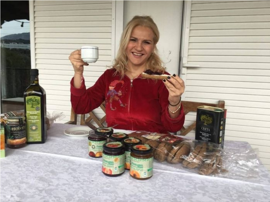 Απλό, ζεστό και και χωρίς πολυτελή έπιπλα: Αυτό είναι το σπίτι της οικογένειας Σκιαδαρέση- Θα μπορούσε να είναι το σπίτι όλων μας