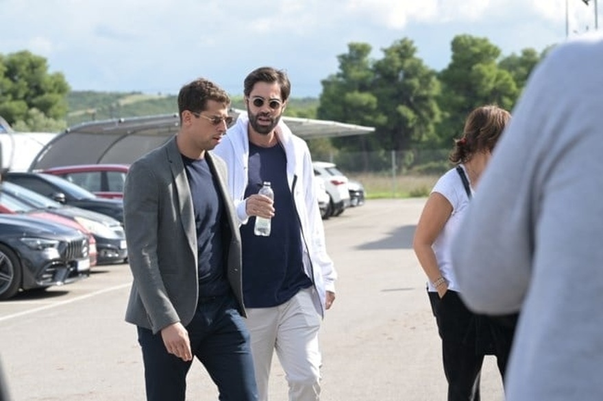 Κίλι Σφακιανάκη: Χωρίς τον Νότη το τελευταίο «αντίο» στη Ριτσώνα – Συγκίνησαν τα δύο παιδιά της – Ποιο τραγούδι ακούστηκε