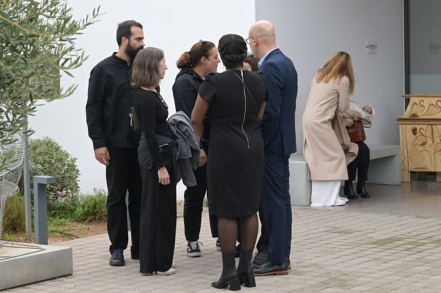 Κίλι Σφακιανάκη: Χωρίς τον Νότη το τελευταίο «αντίο» στη Ριτσώνα – Συγκίνησαν τα δύο παιδιά της – Ποιο τραγούδι ακούστηκε