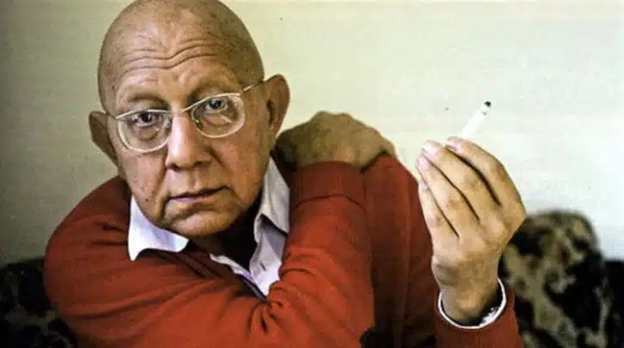 «Είμαι άθεος»: 10 διάσημοι Έλληνες που παραδέχτηκαν δημόσια ότι δεν πιστεύουν στον Θεό