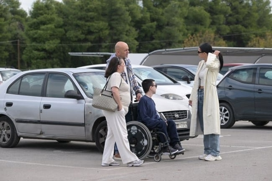 Κίλι Σφακιανάκη: Χωρίς τον Νότη το τελευταίο «αντίο» στη Ριτσώνα – Συγκίνησαν τα δύο παιδιά της – Ποιο τραγούδι ακούστηκε