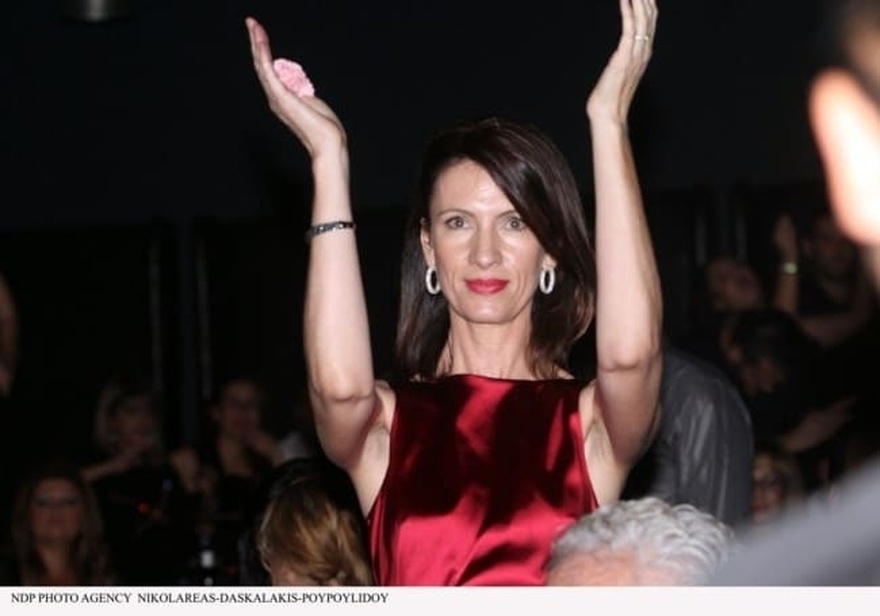 Κίλι Σφακιανάκη: Χωρίς τον Νότη το τελευταίο «αντίο» στη Ριτσώνα – Συγκίνησαν τα δύο παιδιά της – Ποιο τραγούδι ακούστηκε