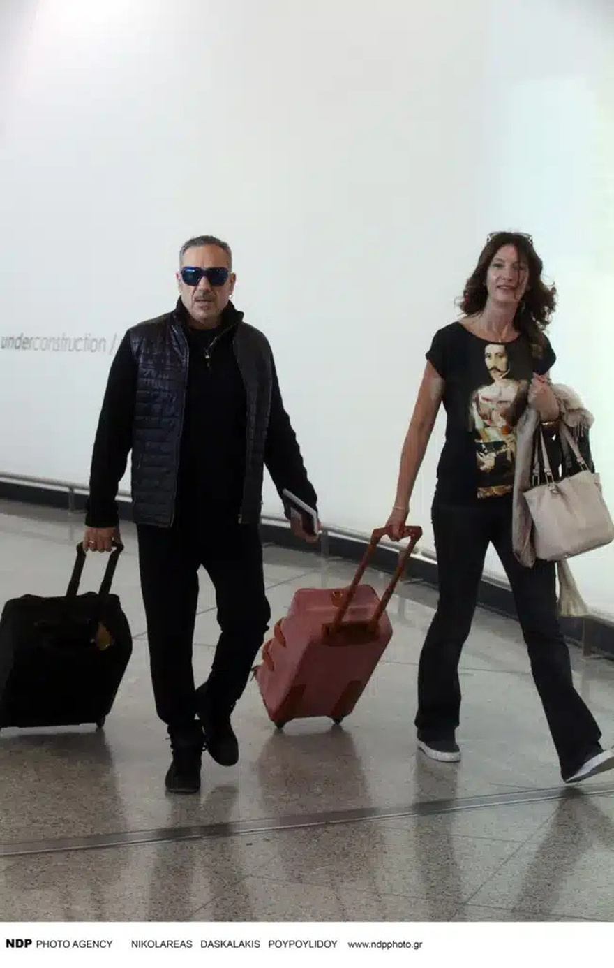 Κίλι Σφακιανάκη: Χωρίς τον Νότη το τελευταίο «αντίο» στη Ριτσώνα – Συγκίνησαν τα δύο παιδιά της – Ποιο τραγούδι ακούστηκε