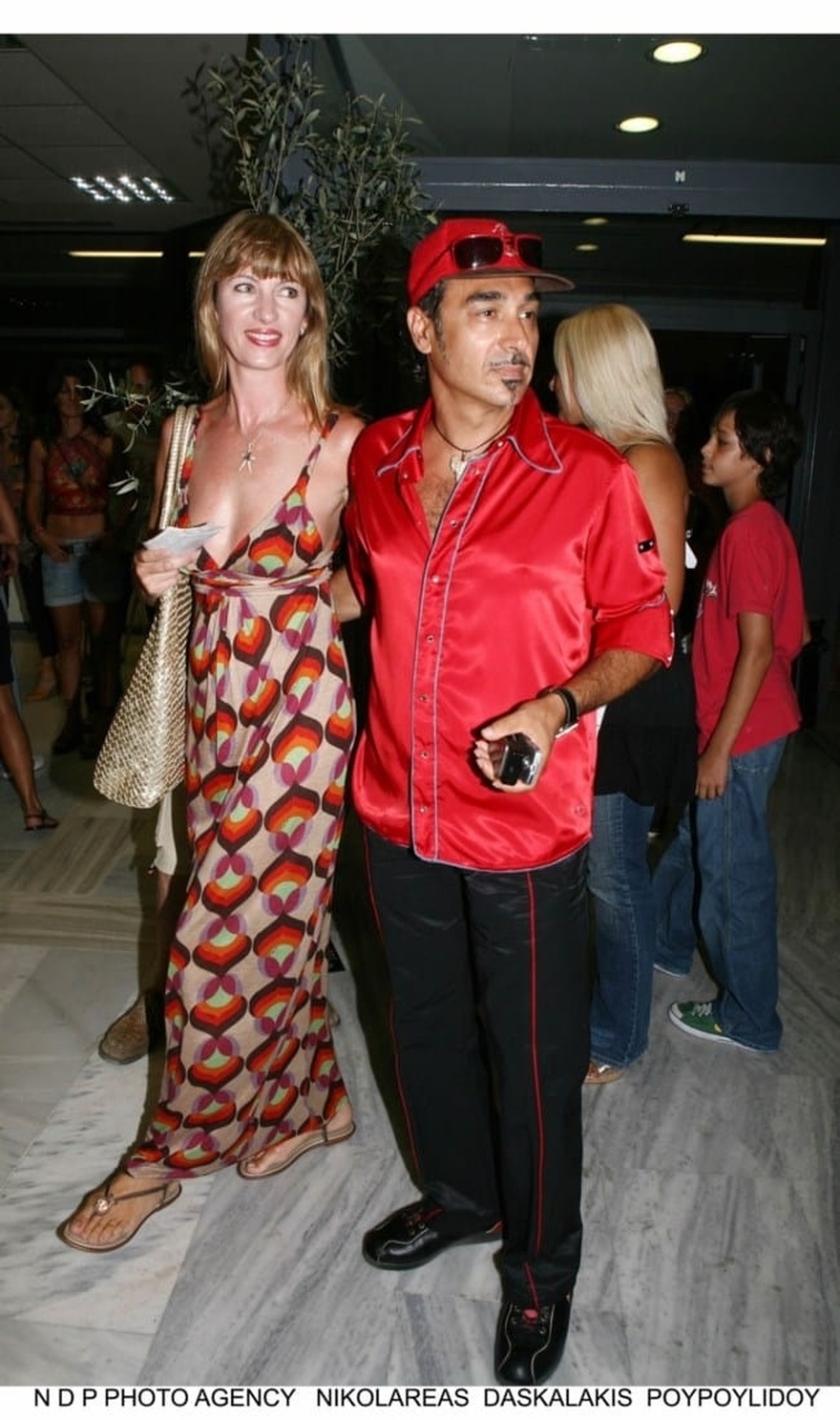 Κίλι Σφακιανάκη: Χωρίς τον Νότη το τελευταίο «αντίο» στη Ριτσώνα – Συγκίνησαν τα δύο παιδιά της – Ποιο τραγούδι ακούστηκε