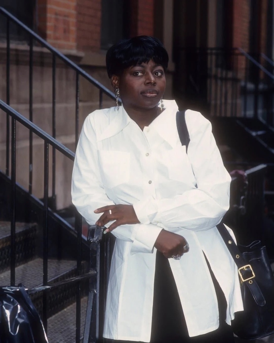 ΕΚΤΑΚΤΟ: Νεκρή σε τροχαίο πασίγνωστη τραγουδίστρια – Αναποδογύρισε το βαν που οδηγούσε