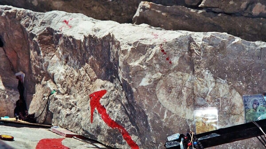 Λίγοι το ξέρουν: Τα πατήματα της Παναγιάς Προυσιώτισσας – Η θαυματουργή εικόνα και η ιστορία της