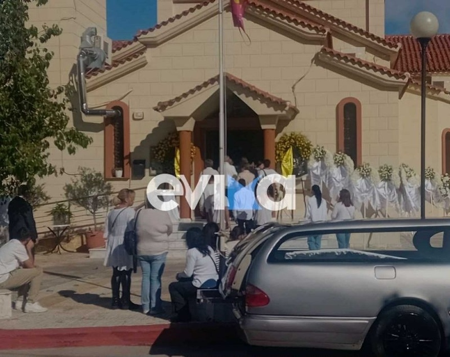Αδιανόητη τραγωδία στην Εύβοια: Έφτασε η σορός του 20χρονου στον ιερό ναό – Εικόνες