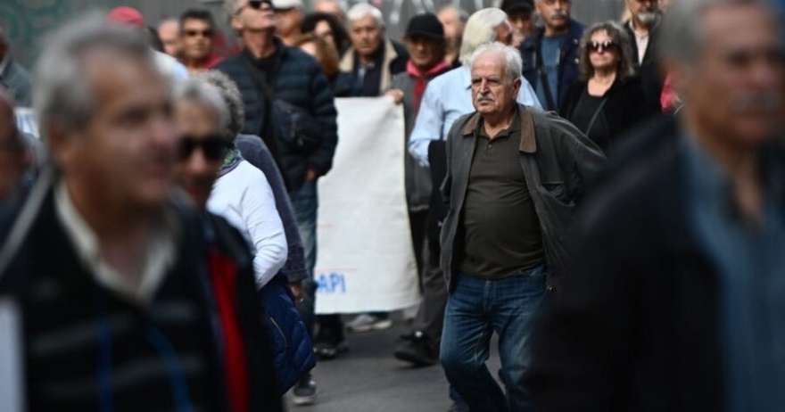 ΠΡΙΝ 10′ «ΕΣΚΑΣΕ» ΤΟ ΕΥΧΑΡΙΣΤΟ ΓΙΑ ΤΟΥΣ ΕΛΛΗΝΕΣ ΣΥΝΤΑΞΙΟΥΧΟΥΣ – ΜΠΟΝΟΥΣ ΕΩΣ 350 ΕΥΡΩ ΜΗΝΙΑΙΩΣ – ΠΟΙΟΙ ΤΟ ΠΑΙΡΝΟΥΝ