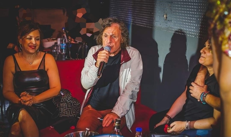 Ερωτευμένοι εδώ και 29 χρόνια: Ράντου–Παπακωνσταντίνου πήγαν μπουζούκια & τράβηξαν τα βλέμματα