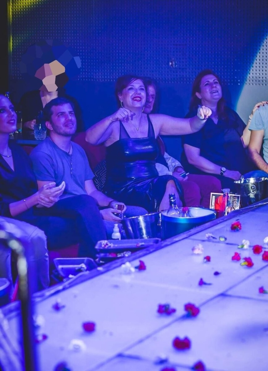 Ερωτευμένοι εδώ και 29 χρόνια: Ράντου–Παπακωνσταντίνου πήγαν μπουζούκια & τράβηξαν τα βλέμματα