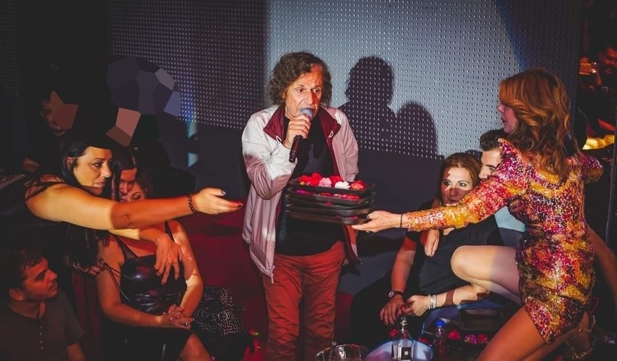 Ερωτευμένοι εδώ και 29 χρόνια: Ράντου–Παπακωνσταντίνου πήγαν μπουζούκια & τράβηξαν τα βλέμματα