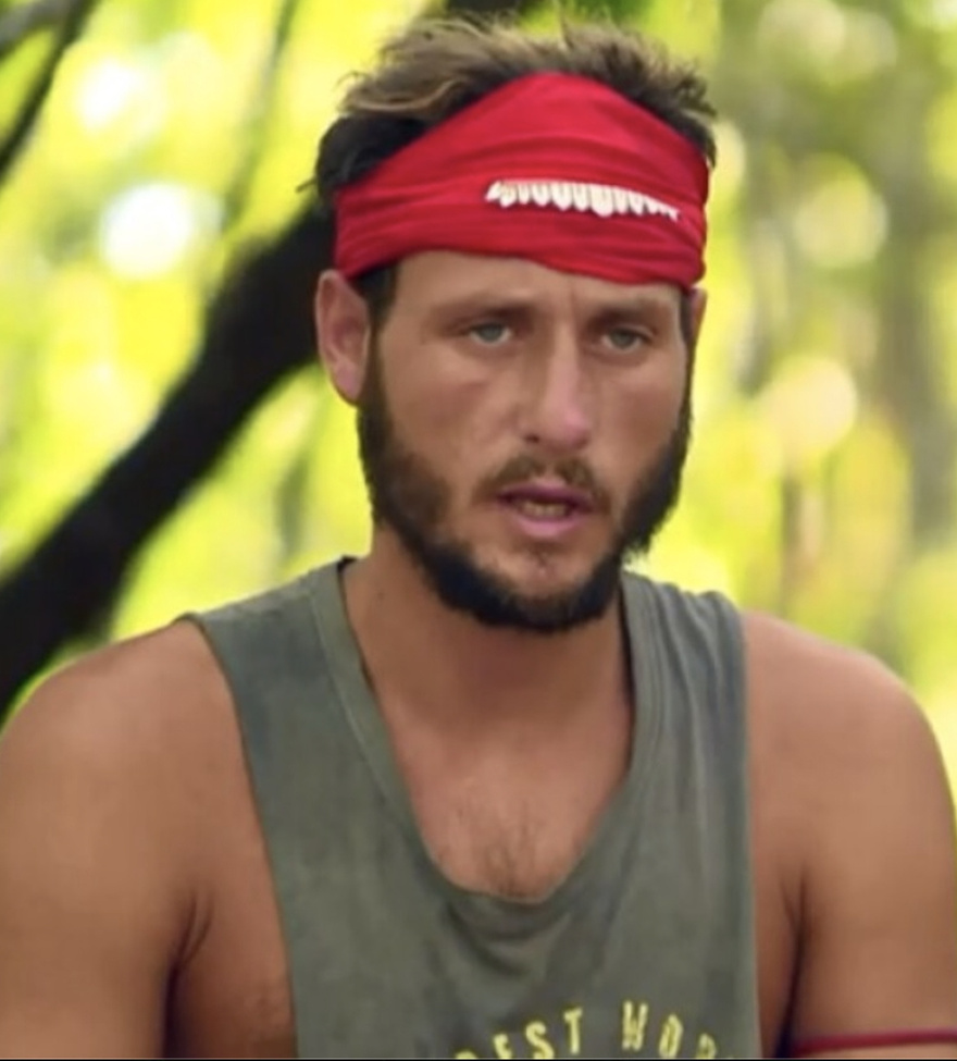 Πασίγνωστος αγαπημένος παίκτης pιάλιτι έγινε Πυροσβέστης και πήγε σε διαδńλωσn στο Συνταγμα