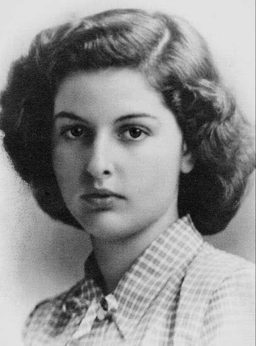 «Ήταν ένα θηρίο 8 μέτρων»: Η άγρια μέρα που ένας λευκός καρχαρίας κατασπάpαξε τη 16χρονη, Βάντα, στην Κέρκυρα