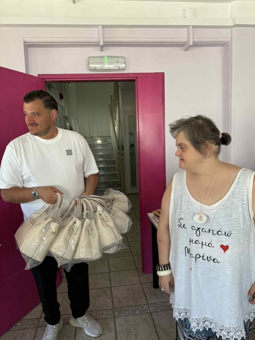 Μια τσάντα γεμάτη αγάπη: Το Molly.gr στο πλευρό του Κέντρου ΑμεΑ Ευθύμειο στην Κόρινθο