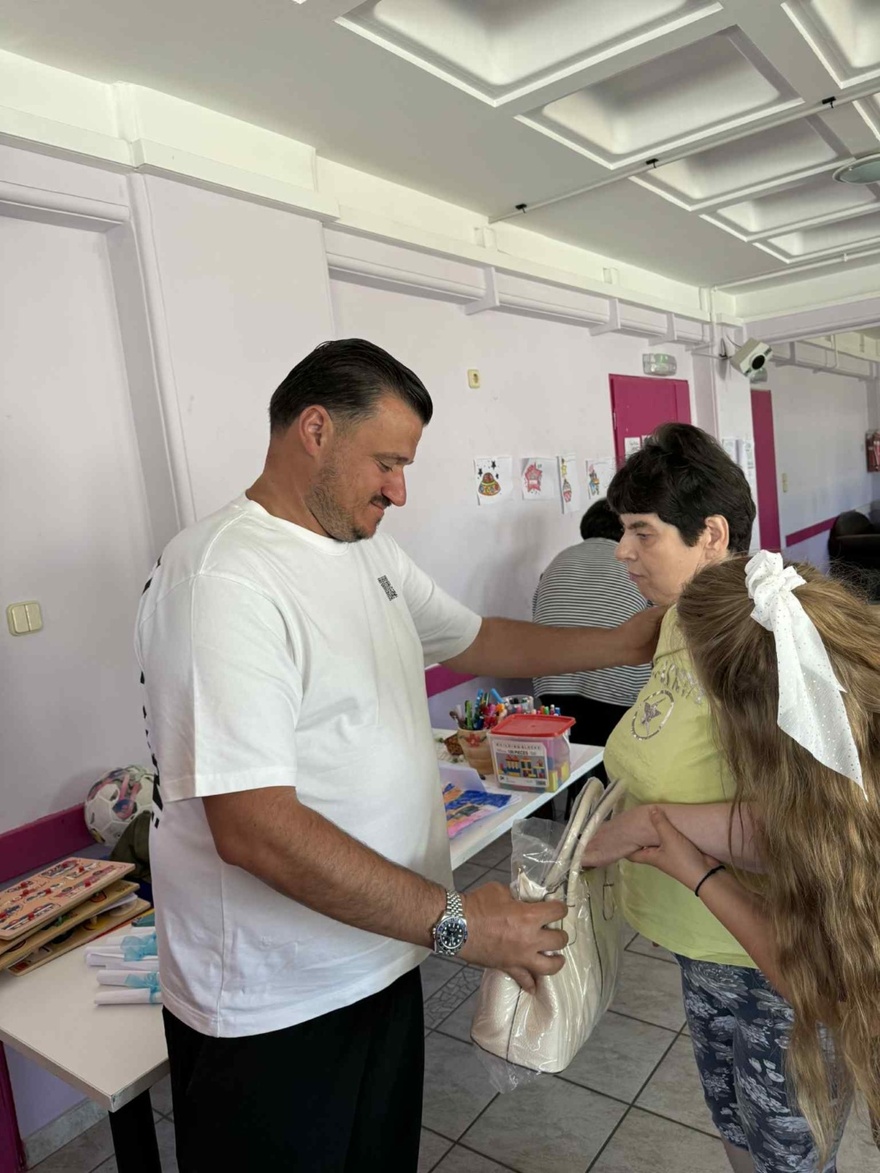 Μια τσάντα γεμάτη αγάπη: Το Molly.gr στο πλευρό του Κέντρου ΑμεΑ Ευθύμειο στην Κόρινθο