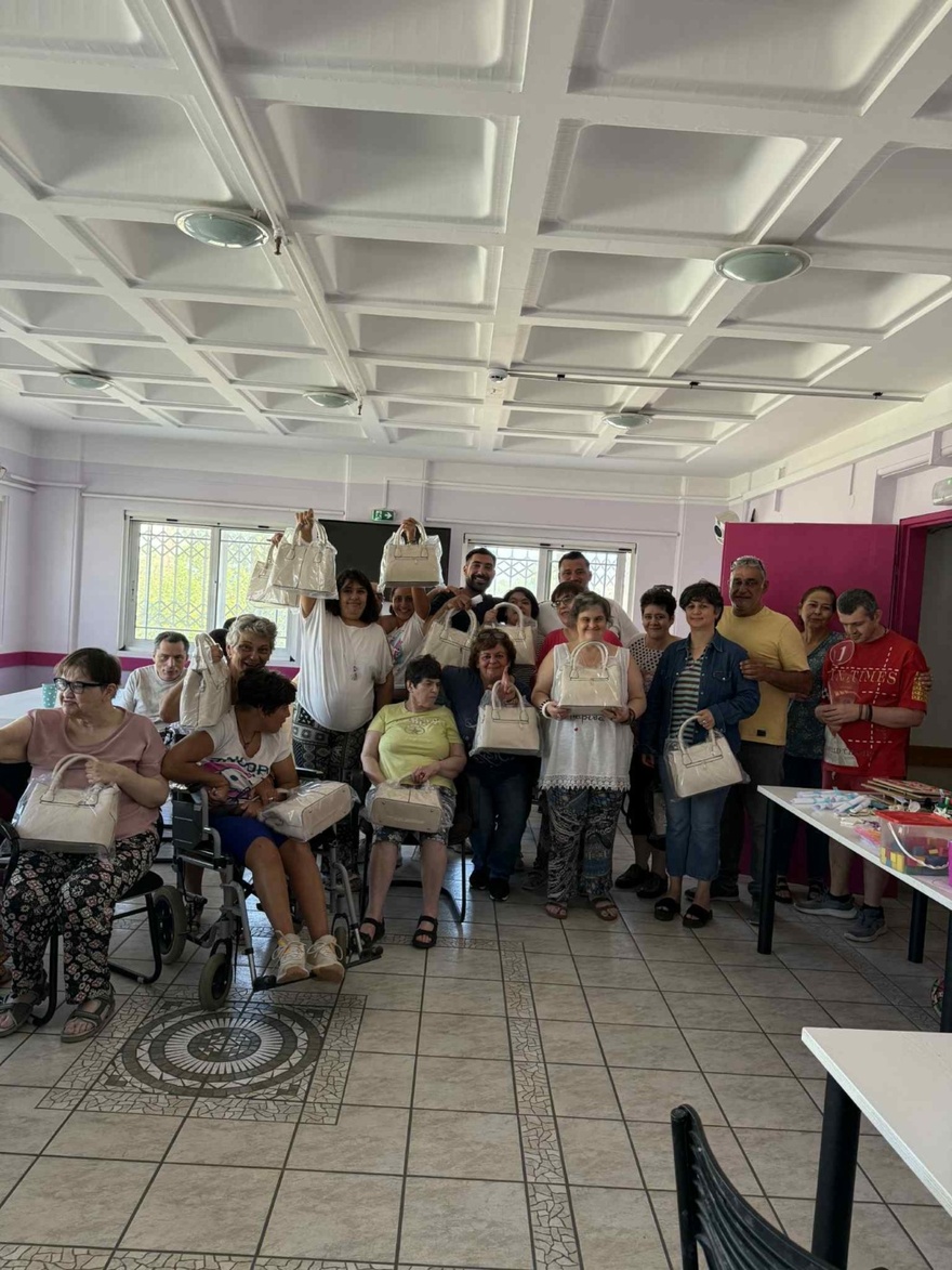 Μια τσάντα γεμάτη αγάπη: Το Molly.gr στο πλευρό του Κέντρου ΑμεΑ Ευθύμειο στην Κόρινθο