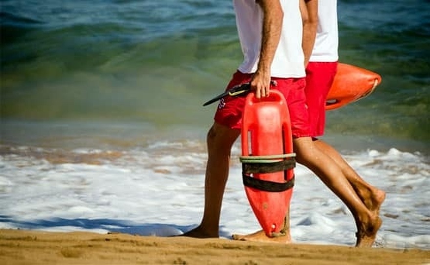 Αν δείτε κύματα να σχηματίζονται έτσι, φύγετε αμέσως από την παραλία