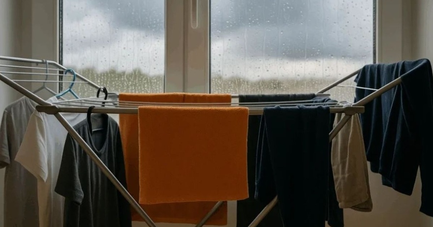 Γιατί δεν πρέπει να απλώνετε τα ρούχα σας μέσα στο σπίτι