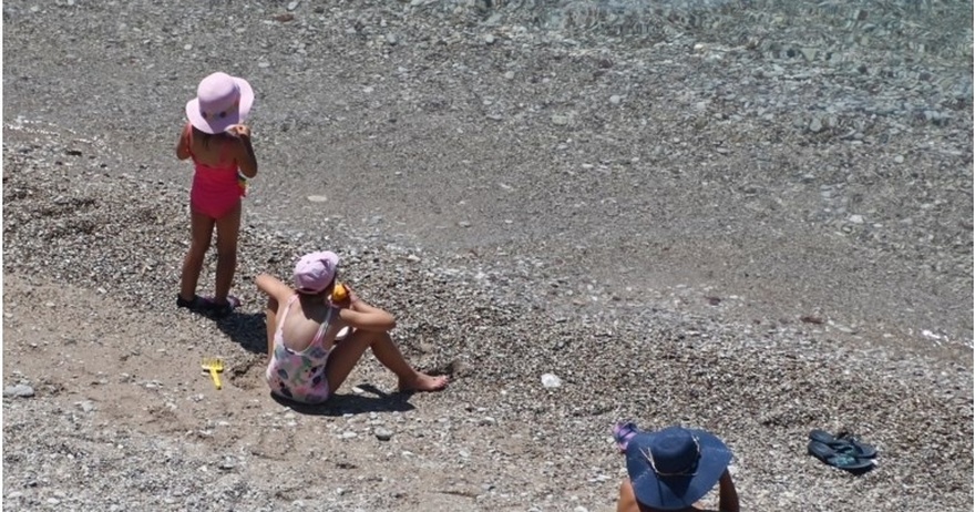 ΣΥΝΑΓΕΡΜΟΣ ΓΙΑ ΟΛΟΥΣ ΤΟΥΣ ΓΟΝΕΙΣ ΠΟΥ ΠΑΝΕ ΘΑΛΑΣΣΑ ΤΑ ΠΑΙΔΙΑ ΤΟΥΣ – ΕΜΦΑΝΙΣΤΗΚΕ ΑΥΤΟ – ΑΝ ΤΟΥΣ ΤΣΙΜΠΗΣΕΙ ΠΑΤΕ ΝΟΣΟΚΟΜΕΙΟ