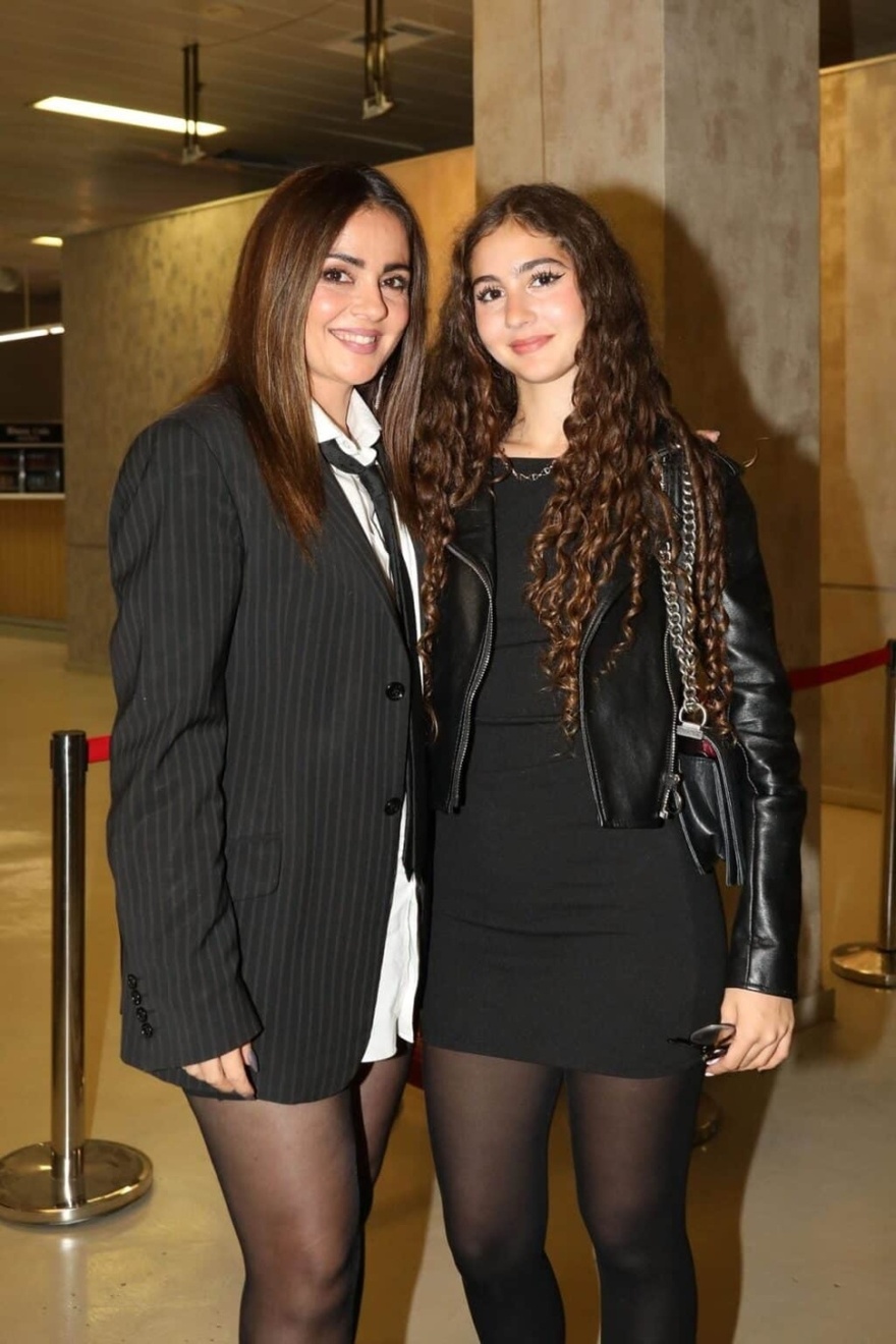 Μακρύ κατσαρό μαλλί, πιο ψηλή από την μαμά της: Η Λυδία Παπαγιάννη είναι ο κλώνος της Αγγελικής Δαλιάνη, ομοιότητα σοκ