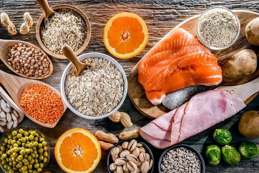 Πείτε αντίο στις κράμπες των ποδιών: 8 βιταμίνες που κάθε ηλικιωμένος χρειάζεται για ισχυρότερα πόδια