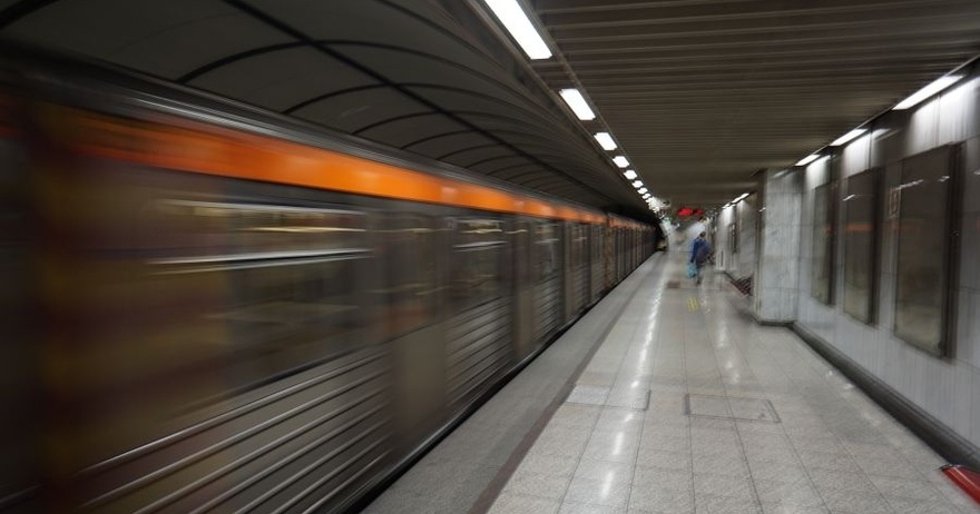 Επιτυχής η πιλοτική 24ωρη λειτουργία των ΜΜΜ – Θα συνεχιστεί καθ’ όλη τη διάρκεια του καλοκαιριού