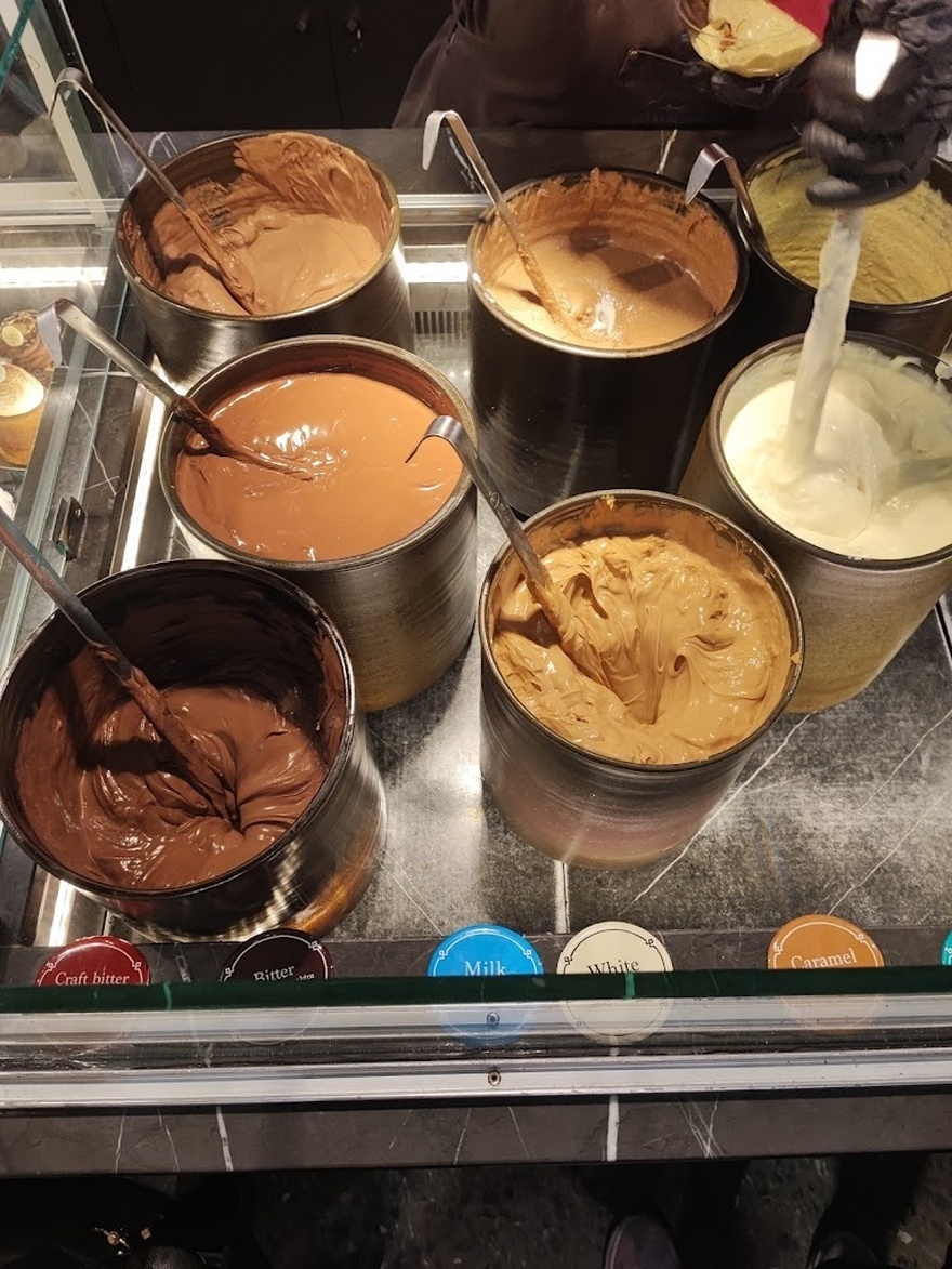 Choureal: Χειροποίητα και ολόφρεσκα σουδάκια, paris-brest, εκλέρ και το πρώτο tailor made προφιτερόλ της Αθήνας