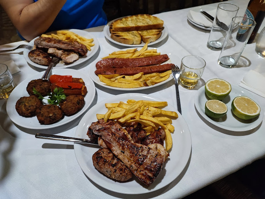 Μυρτιά – Περιστέρι: Τεράστιες μερίδες, καλές τιμές και μοναδικές γεύσεις