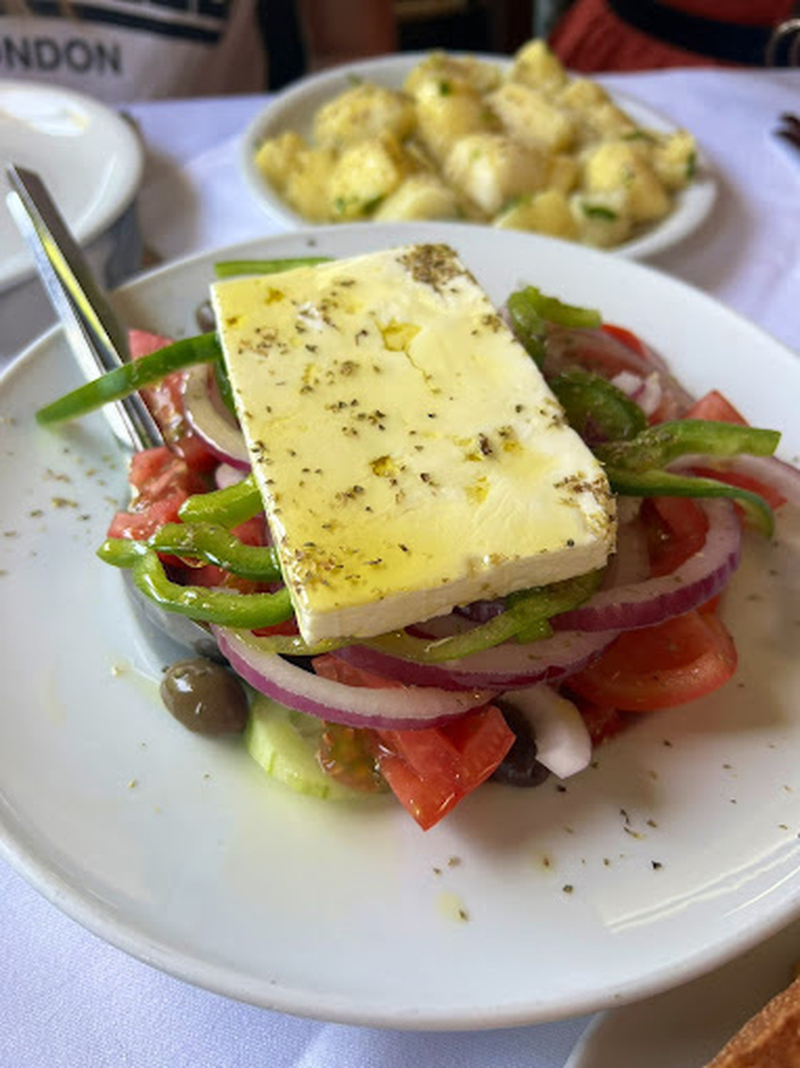 Μυρτιά – Περιστέρι: Τεράστιες μερίδες, καλές τιμές και μοναδικές γεύσεις