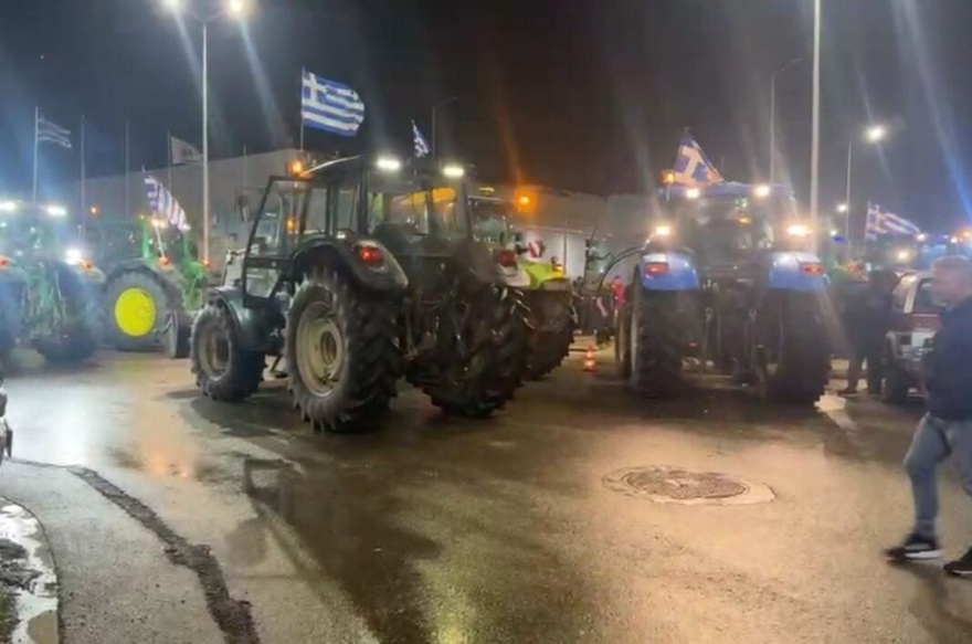 Αλεξανδρούπολη: Ξεσηκωμός και μπλόκο των αγροτών στο αεροδρόμιο για την επίσκεψη Μητσοτάκη