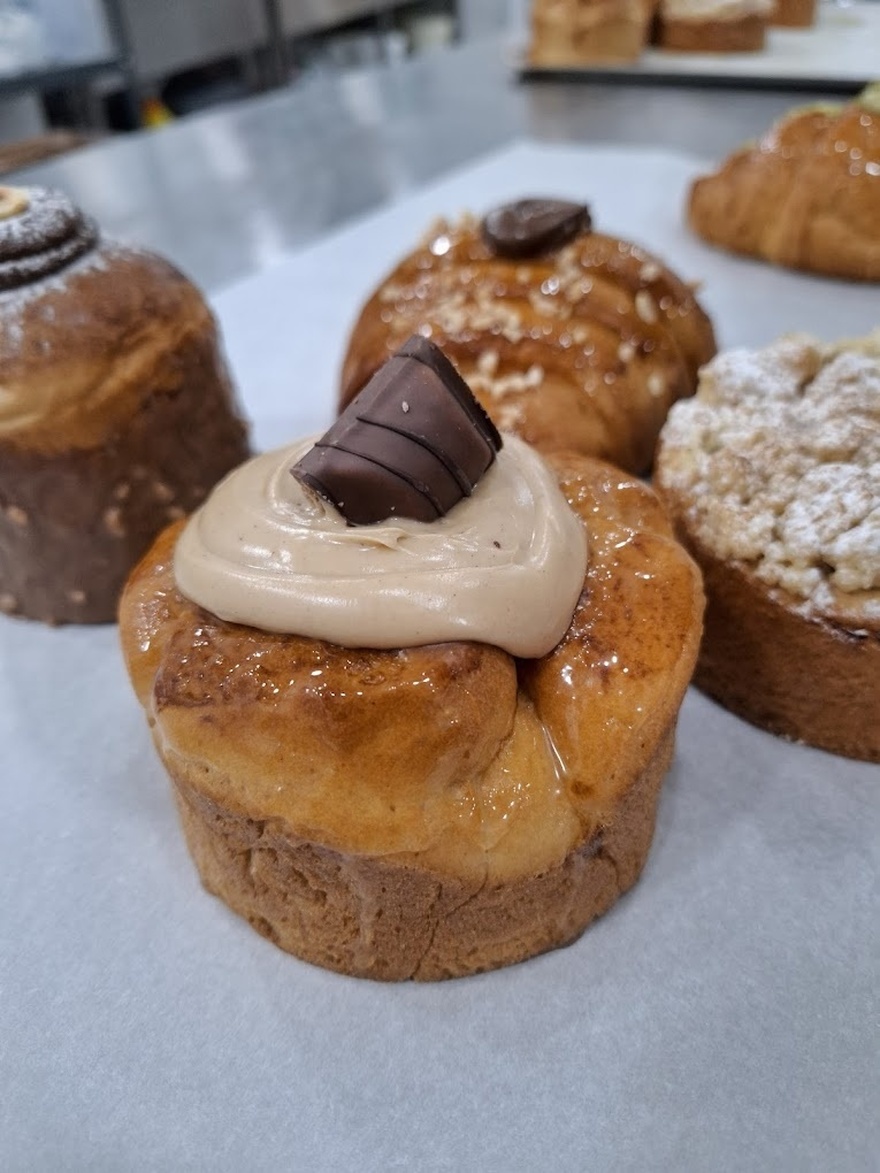 oZé Athens: Το εργαστήριο ζαχαροπλαστικής που απογειώνει το τσουρέκι