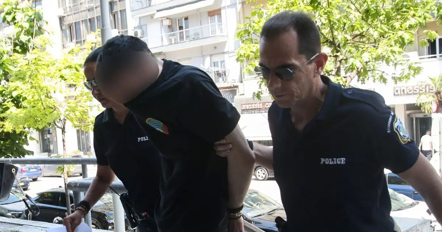 Θεσσαλονίκη: Κακουργηματική δίωξη στον 34χρονο που κλώτσησε και πάτησε γατάκι με το αυτοκίνητό του