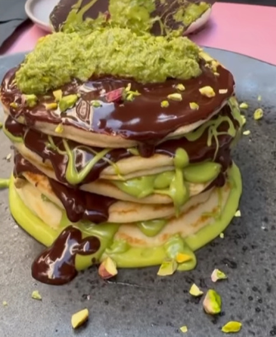 Acera: Για ποιοτικό brunch στην Καλλιθέα με νέα προσθήκη: Pancake με Dubai Chocolate