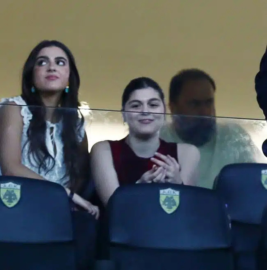 Σούλα Μαρινάκη: Η «αρχόντισσα κυρά» που κρύβεται πίσω από την επιτυχία του προέδρου του Ολυμπιακού – Η άγνωστη κούκλα σύζυγος του και μητέρα 4 παιδιών