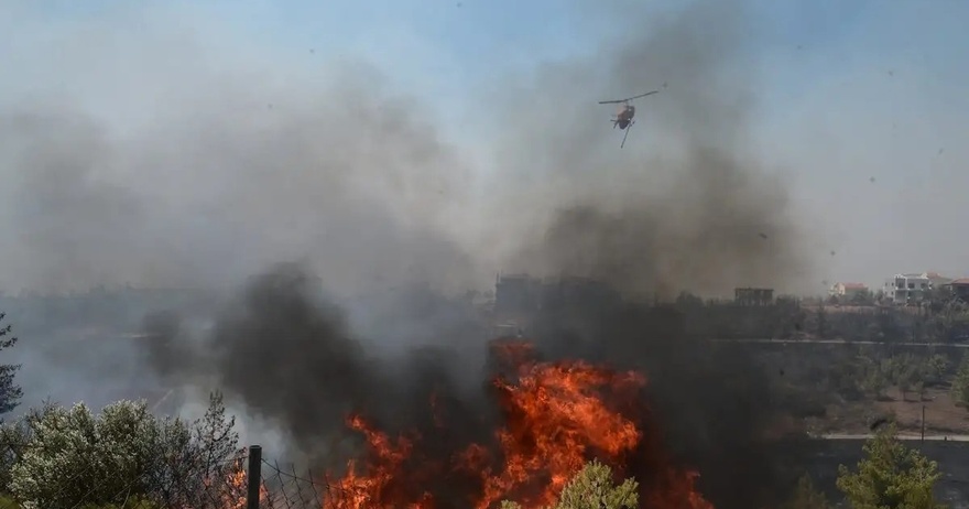 Φωτιά στη Μεσσηνία στην περιοχή Κοπανάκι: Οι θυελλώδεις άνεμοι δυσχαιρένουν το έργο των εναέριων μέσων