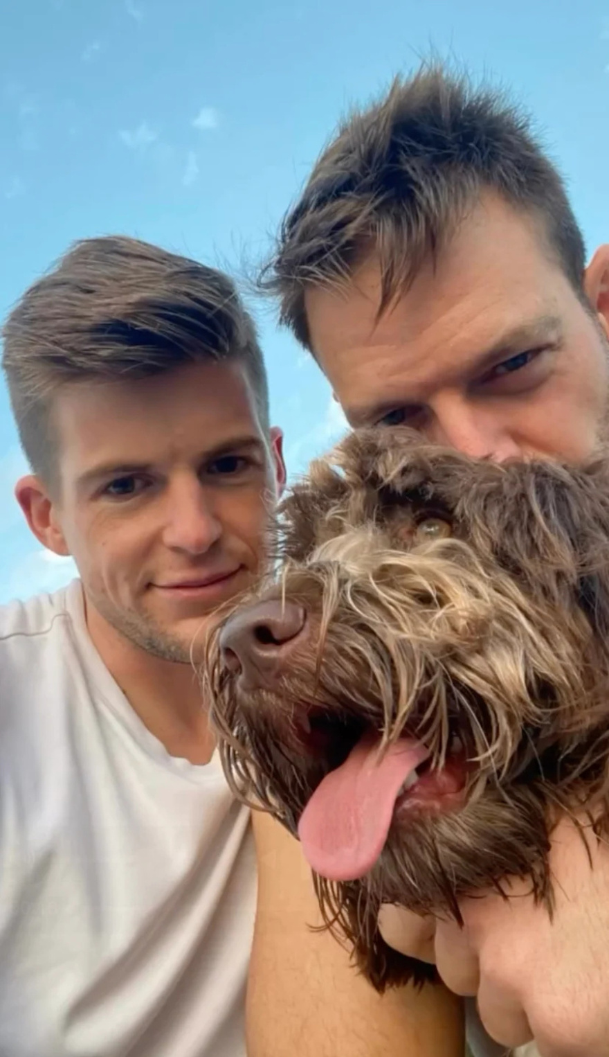 Στέφανος Κασσελάκης – Τάιλερ Μάκμπεθ: Το φιλί στο στόμα και οι αδημοσίευτες φωτογραφίες από την κοινή τους ζωή