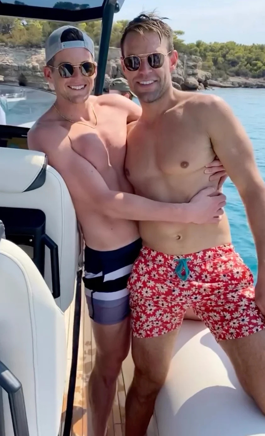 Στέφανος Κασσελάκης – Τάιλερ Μάκμπεθ: Το φιλί στο στόμα και οι αδημοσίευτες φωτογραφίες από την κοινή τους ζωή