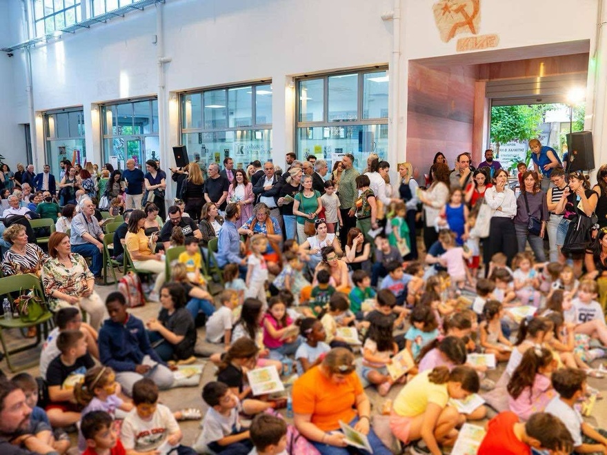 Η Χρυσάνθη «έφερε την άνοιξη» στην Κυψέλη – Μια παιδική γιορτή γεμάτη φως, οικολογική συνείδηση και μέλλον