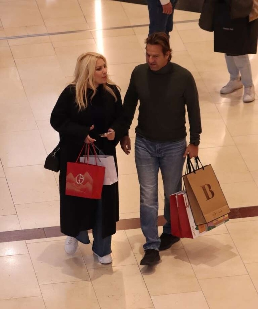 Χαμός με την Μεναγάκη – Φόρεσε το παπούτσι που φοράνε όλες με τον καλύτερο τρόπο