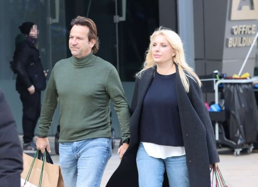 Χαμός με την Μεναγάκη – Φόρεσε το παπούτσι που φοράνε όλες με τον καλύτερο τρόπο