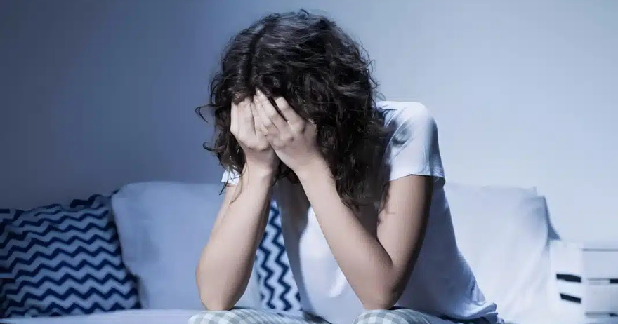 Γιατί ξυπνάτε μέσα στη νύχτα και πώς να το διορθώσετε