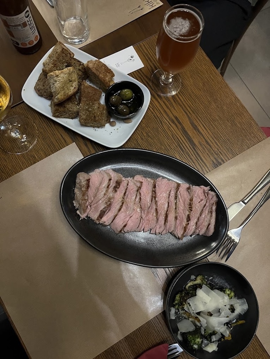 Kiki de Grèce: Ένα κομψό wine bar στο Κολωνάκι