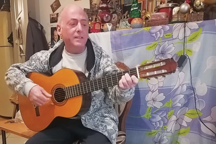 Χίλια μπράβο στην οικογένεια του Γιώργου Βασιλείου: Η νέα ζωή του Γιώργου Λαμπάτου- Ζει πλέον στο διαμέρισμα που του παραχώρησαν