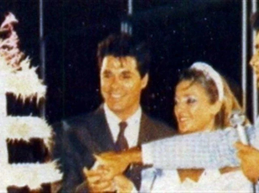 Εκείνη 24 και αυτός…: Η διαφορά ηλικίας της Ρούλας Κορομηλά με τον Πάνο Μιχαλόπουλο όταν παντρεύτηκαν – «Ήμουν ένα σκαλοπάτι για να μπει η κυρία στον ΑΝΤ1»