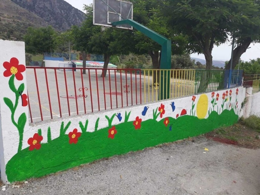 Χίλια Μπράβο: Νεαρός δάσκαλος σε χωριό 500 κατοίκων μεταμόρφωσε το σχολείο σε παράδεισο για τα παιδιά