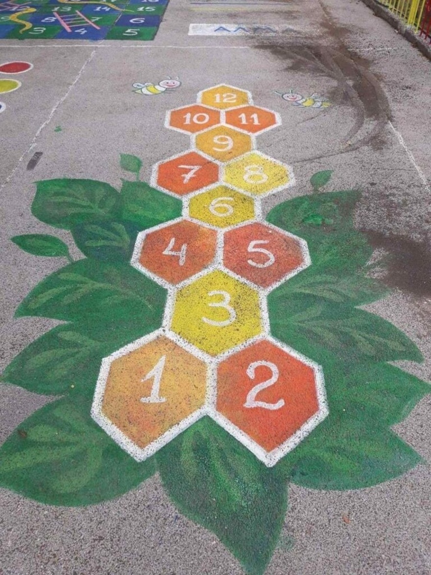 Χίλια Μπράβο: Νεαρός δάσκαλος σε χωριό 500 κατοίκων μεταμόρφωσε το σχολείο σε παράδεισο για τα παιδιά