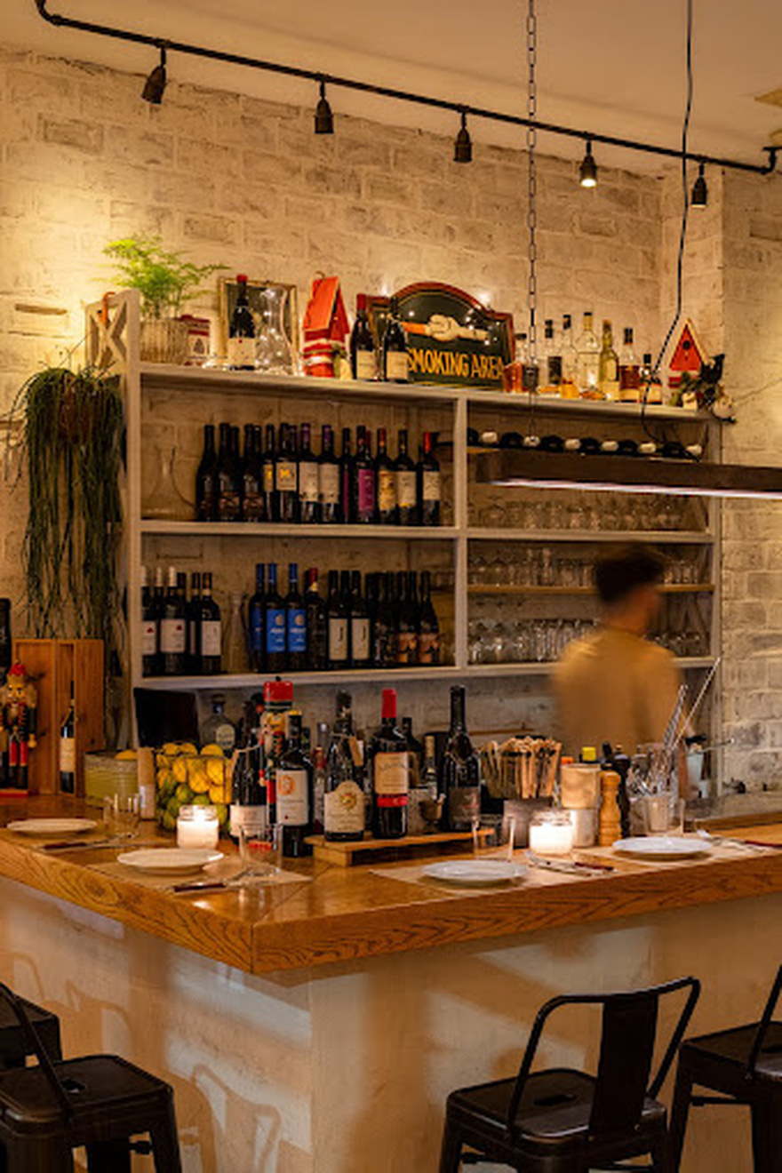 Corks & Forks: Η απόλυτη γαστρονομική εμπειρία με κρασί και γεύσεις που εντυπωσιάζουν στην καρδιά της Αθήνας